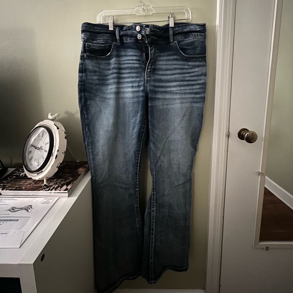 Bootcut Buckle Jeans